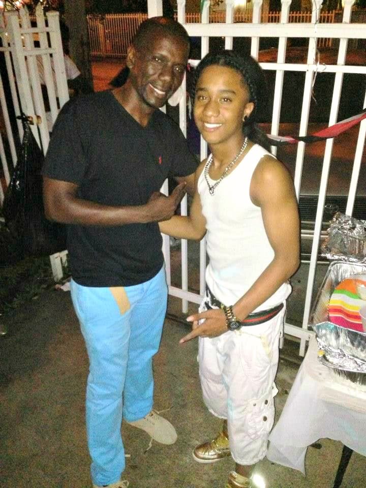 En su casa le dicen Baby Boy, es productor de su propia música y usa la música como forma de escape.