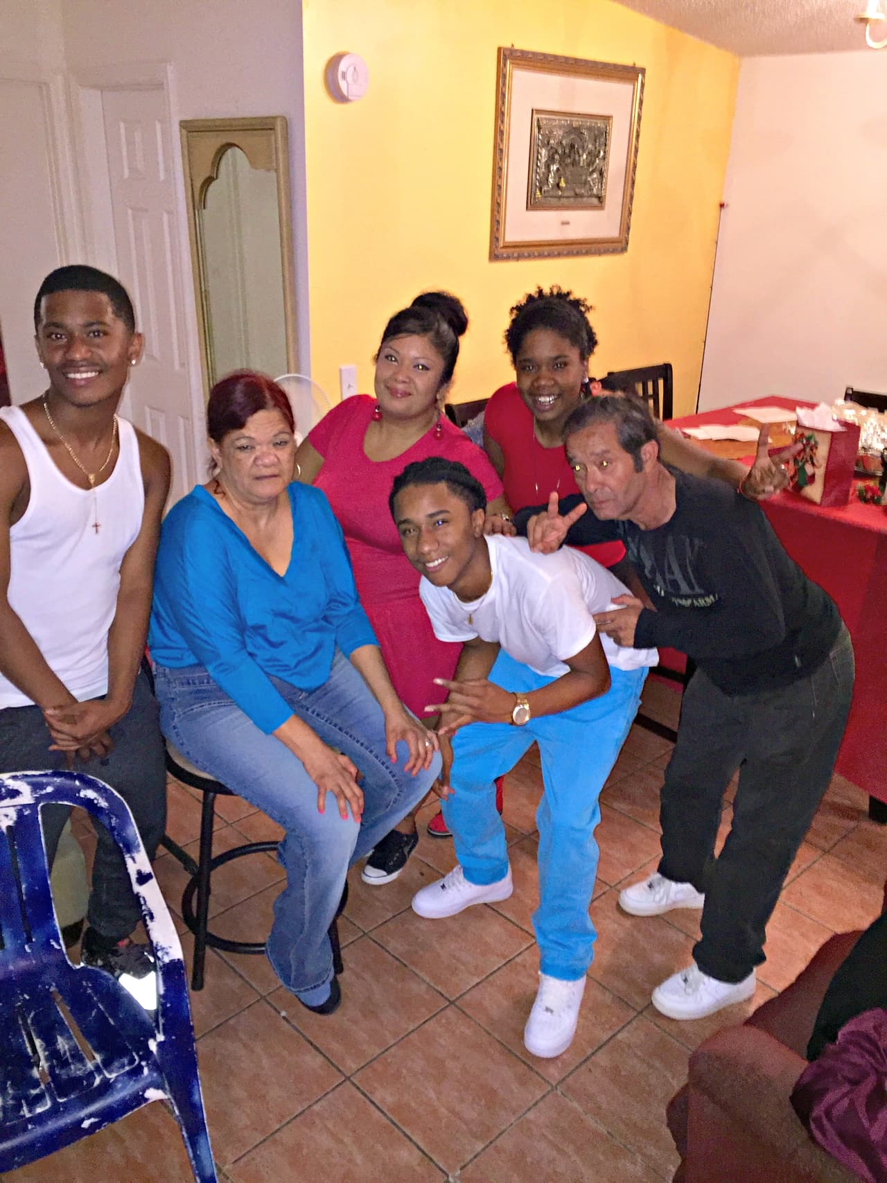 En su casa le dicen Baby Boy, es productor de su propia música y usa la música como forma de escape.