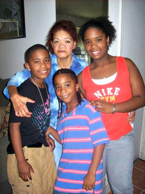 En su casa le dicen Baby Boy, es productor de su propia música y usa la música como forma de escape.