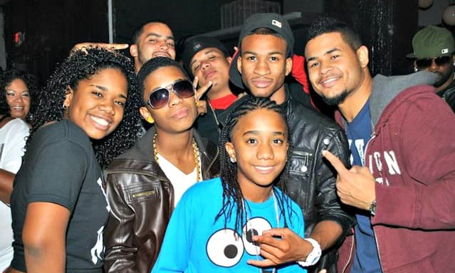 En su casa le dicen Baby Boy, es productor de su propia música y usa la música como forma de escape.