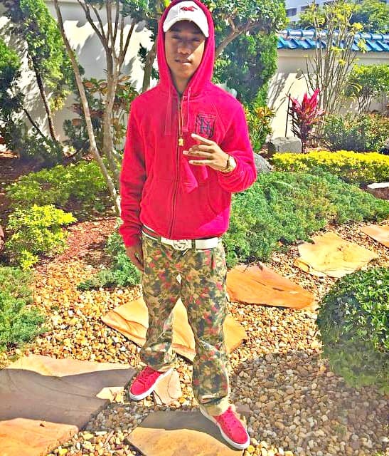 En su casa le dicen Baby Boy, es productor de su propia música y usa la música como forma de escape.