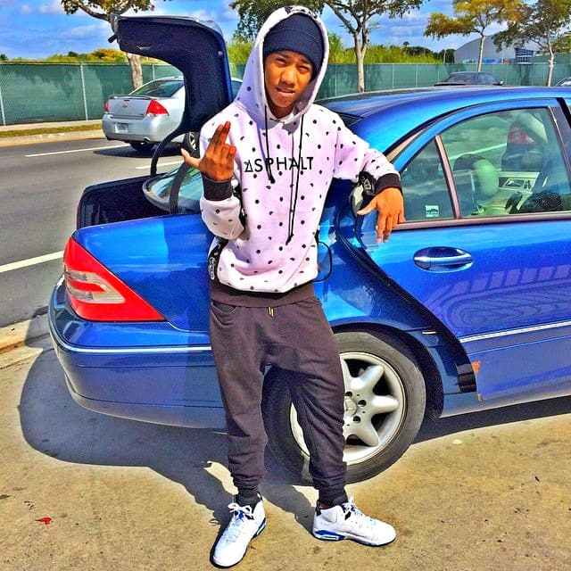 En su casa le dicen Baby Boy, es productor de su propia música y usa la música como forma de escape.