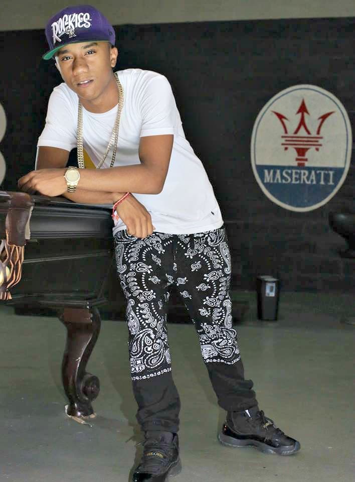 En su casa le dicen Baby Boy, es productor de su propia música y usa la música como forma de escape.