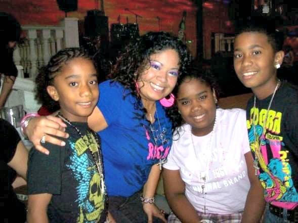 En su casa le dicen Baby Boy, es productor de su propia música y usa la música como forma de escape.