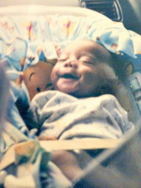 En su casa le dicen Baby Boy, es productor de su propia música y usa la música como forma de escape.