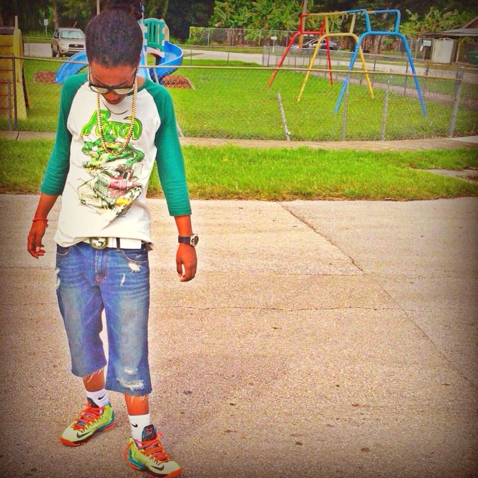 En su casa le dicen Baby Boy, es productor de su propia música y usa la música como forma de escape.