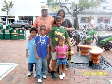 En su casa le dicen Baby Boy, es productor de su propia música y usa la música como forma de escape.