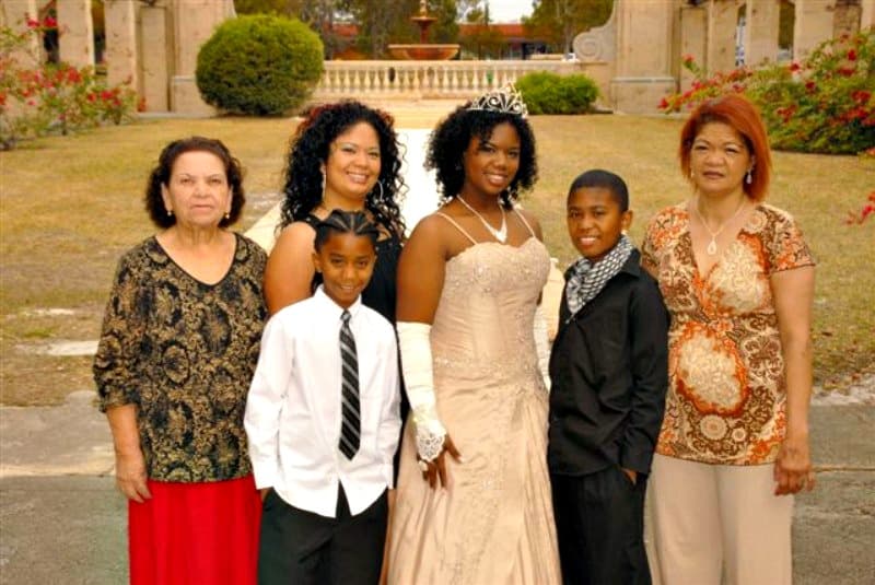 En su casa le dicen Baby Boy, es productor de su propia música y usa la música como forma de escape.