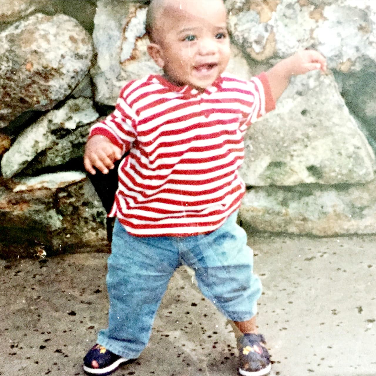 En su casa le dicen Baby Boy, es productor de su propia música y usa la música como forma de escape.