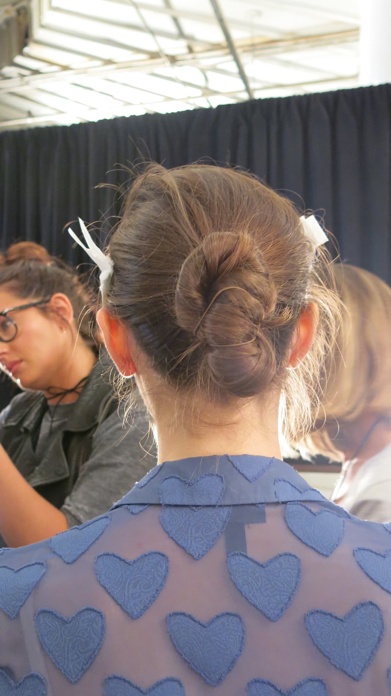 Este tipo de recogido es muy cómodo, pues en los días de calor mantiene el pelo alejado del rostro.