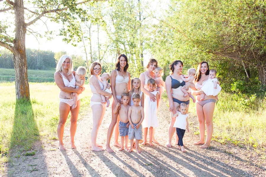 Cada verano las fotógrafas Aimee y Jenna realizan una sesión de fotos con un grupo mujeres que tienen como denominador común la maternidad. El objetivo de este portafolio, de acuerdo a sus creadoras, es una forma de mostrar que la maternidad es un acontecimiento que transforma todos los aspectos en la vida de una mujer, incluso su cuerpo.