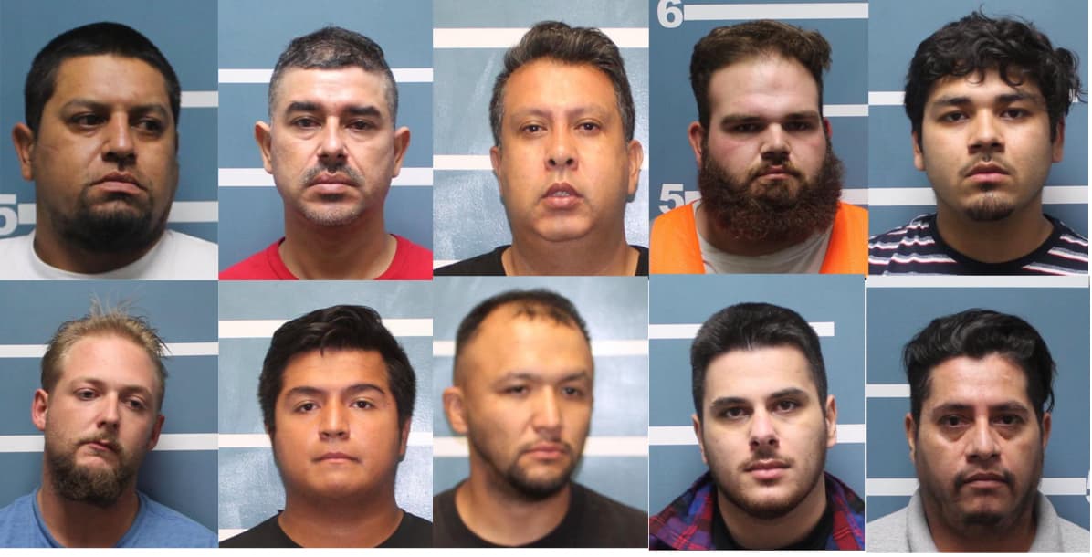 Durante el operativo encubierto, los investigadores de la Unidad de Víctimas Especiales y la Unidad de Trata de Personas crearon numerosas cuentas falsas en las redes sociales, 
<b>haciéndose pasar por una niña de 14 años y un menor de 15 a 17 años. </b>Durante el curso de la investigación, numerosos hombres intentaron solicitar sexo y enviaron fotografías explícitas.