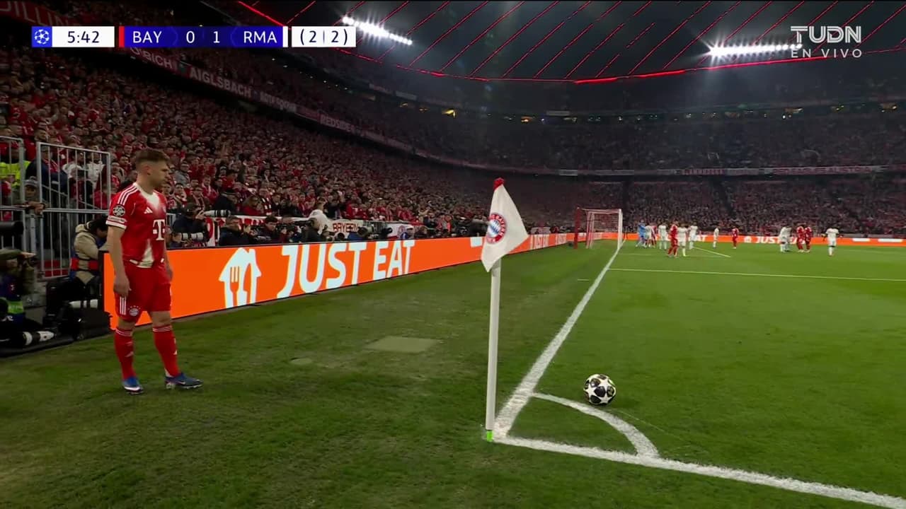 ¡GOL!  anota para FC Bayern München. Aleksandar Pavlovic
