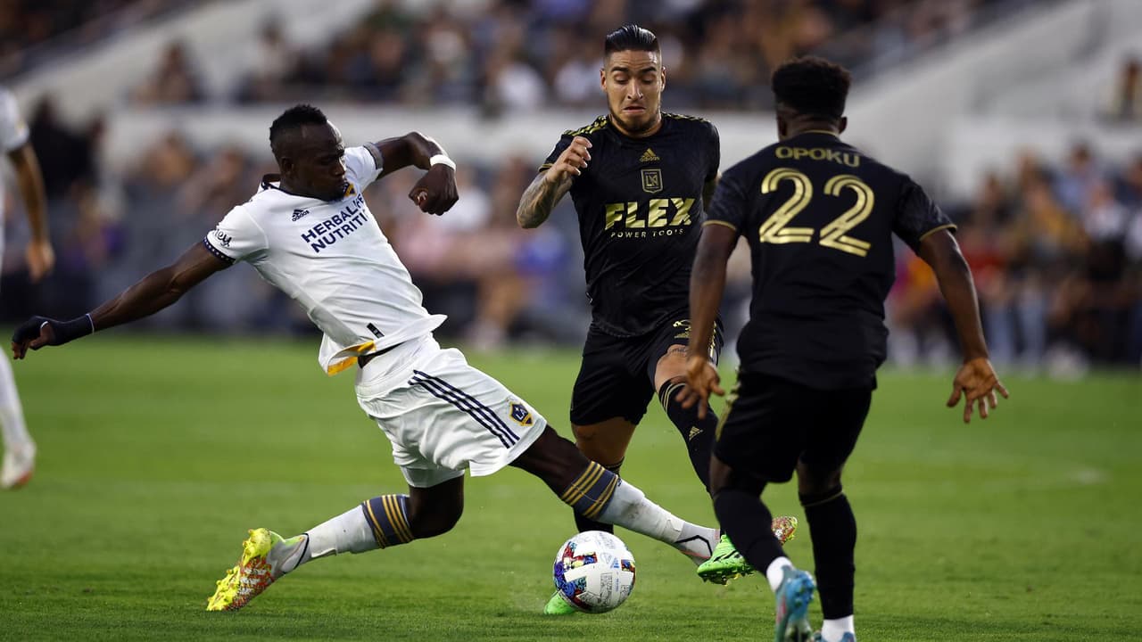 ¿Por recambio de Vela? LAFC busca un '9' franquicia y cedería a Arango