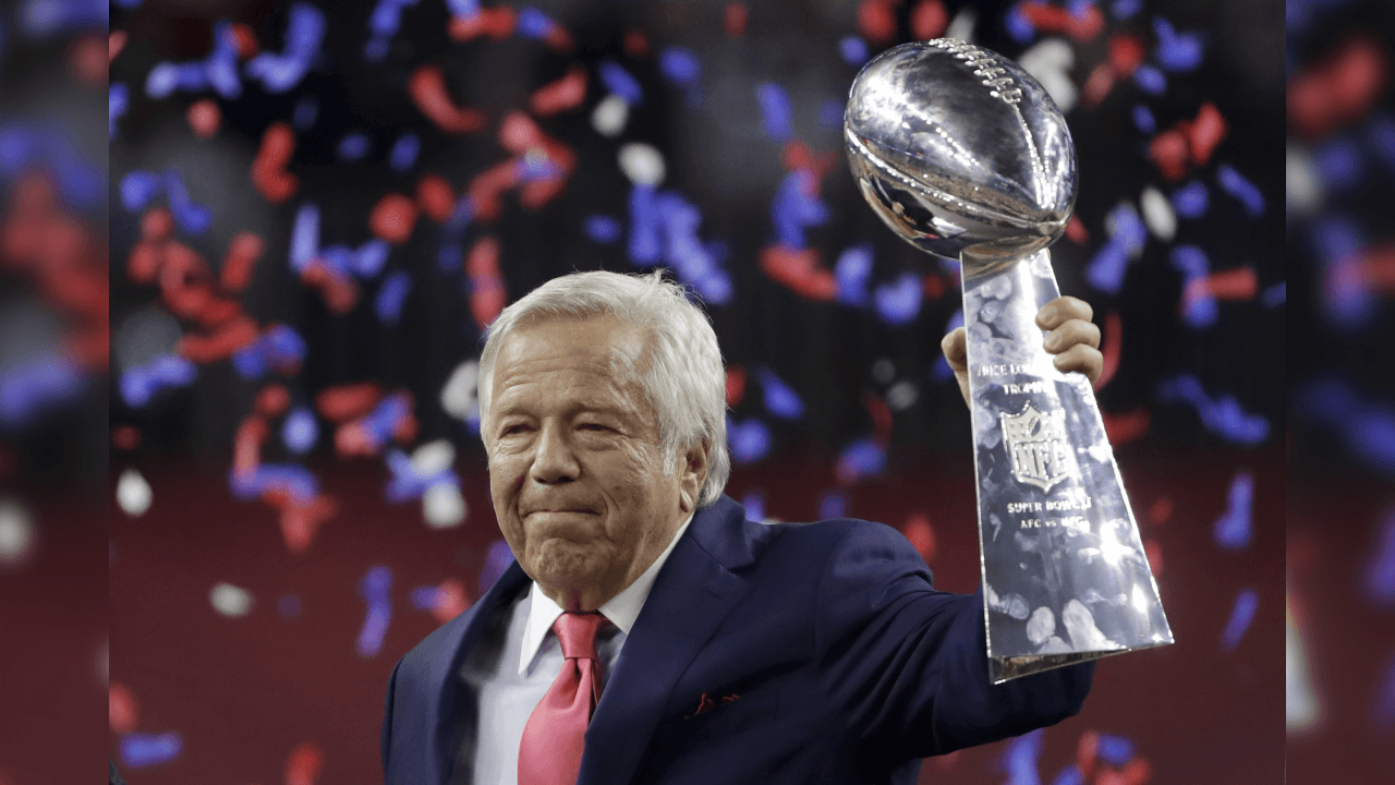 <b>¡Feliz cumpleaños 79, Robert Kraft!</b>
<br> El dueño de los New England Patriots está de manteles largos este 5 de junio y, para ello, recordamos las claves que lo llevaron a la cima del éxito en la NFL.