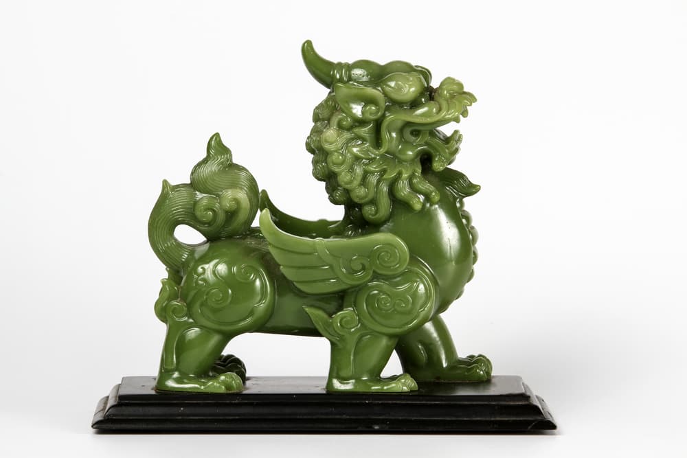 Hay unos Pi Yao o Pi Xiu que juntan a dos dragones, ya no sólo uno, dentro del Feng Shui, para atraer múltiple riqueza y buena suerte a diversos espacios.