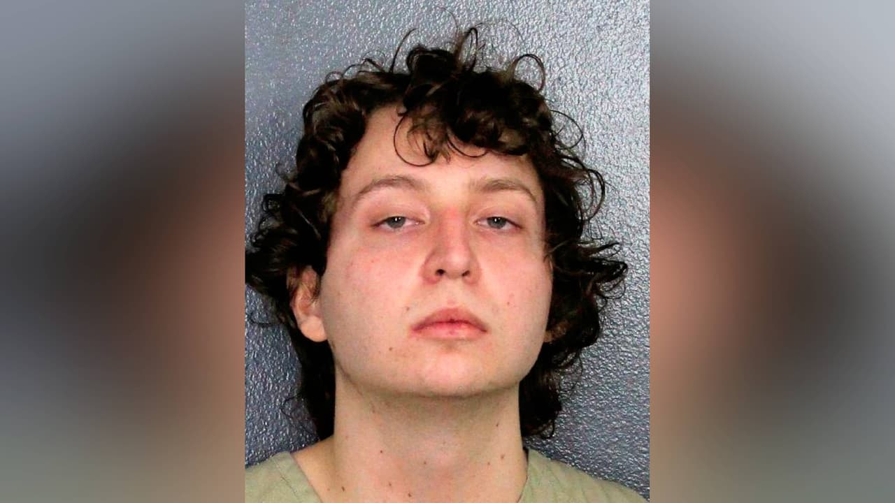 Joven de Broward es acusado de poseer más de 100 imágenes y videos con pornografía infantil