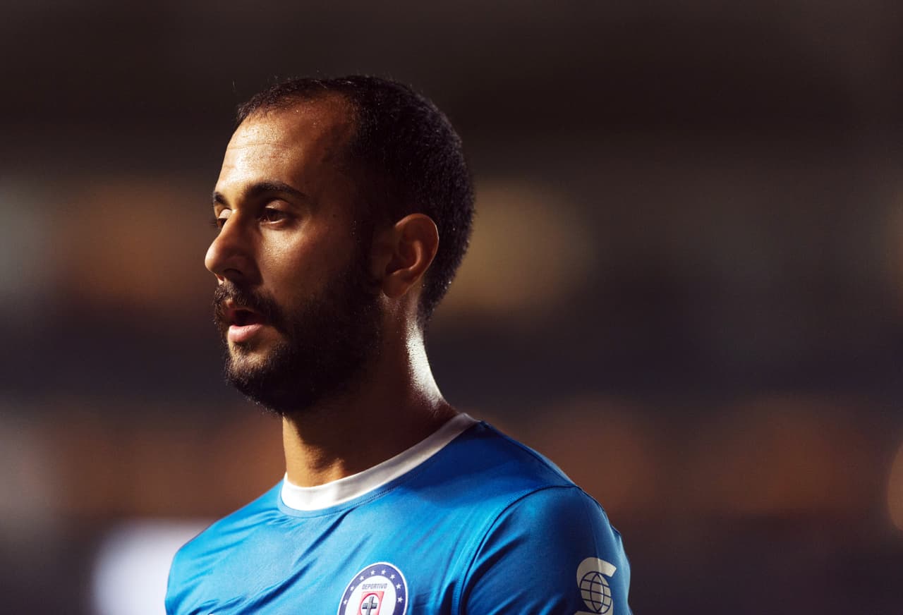 Las lesiones y temas extracancha nunca le permitieron al mediocampista español adaptarse al fútbol mexicano, por lo que decidió regresar a Europa en busca de un nuevo equipo.