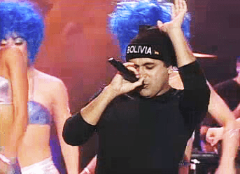 Azul Azul
<br>Año: 2001
<br>Tema que interpretó: La bomba