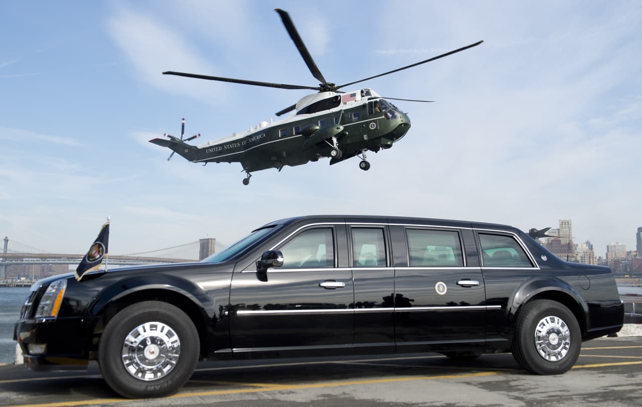 La limusina presidencial utilizada por el presidente 
<b>Barack Obama</b> es la segunda en recibir el apodo 'The Beast', aunque también es conocida como '
<b>Cadillac One'<i> </i></b>por estar basada en apariencia en el 
<b>Cadillac DTS 2008</b>. Los rumores indican que cuenta con granadas proyectiles anti-tanque, equipamiento para visión nocturna, cañón de gases lacrimógenos, ventanas anti-balas de 5 pulgadas de grosor, entre otros equipos de seguridad. Lo que sí se sabe es que no cuenta con ranuras para llaves y que la manera de acceder a su interior es un secreto bien guardado.