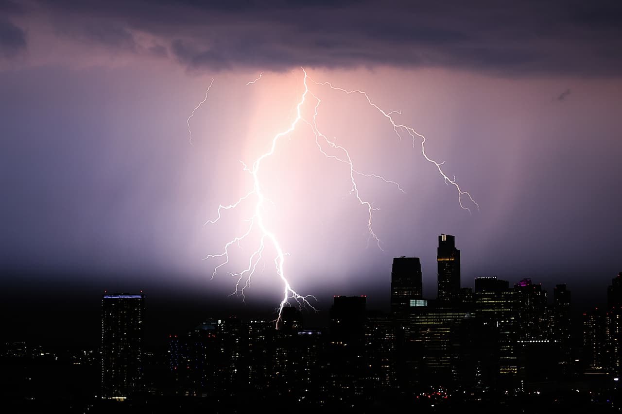 El Servicio Meteorológico Nacional (NWS) dijo que recibió docenas de informes de daños por tormentas en Nueva York, Nueva Jersey y Pensilvania el martes.