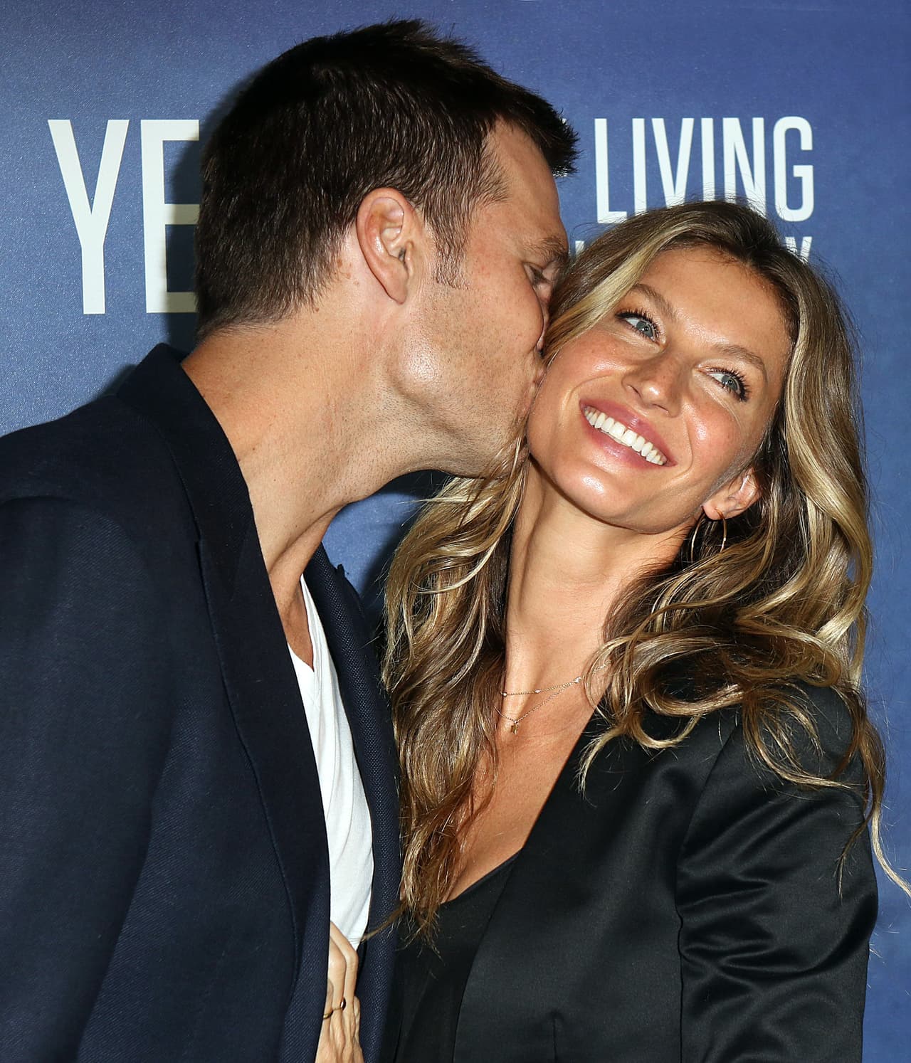 Gisele se veía muy feliz de recibir tanto amor de su esposo.