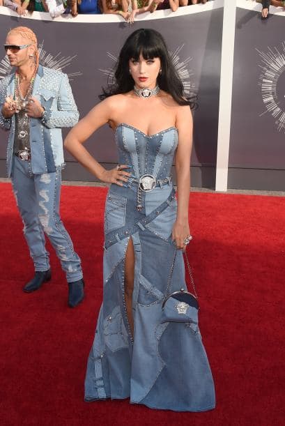 Katy Perry nos demostró que la mezclilla no siempre se ve bien, y menos en una alfombra roja.