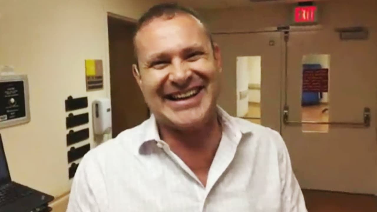 Desde el hospital, Alan se dejaba ver más nervioso que nunca y anticipaba: "Yo creo que va a ser niño, pero yo hago niñas".