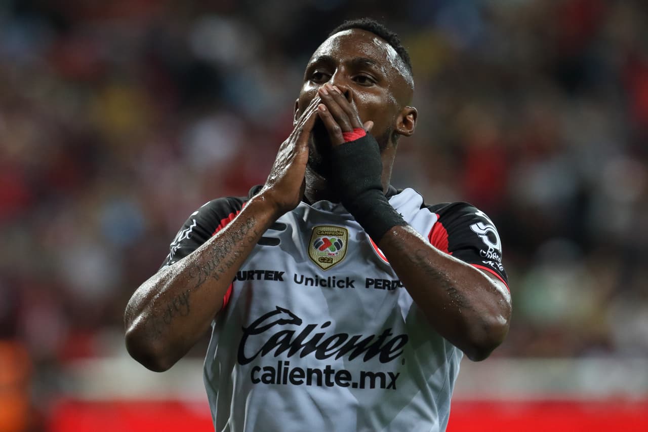 El colombiano se estaba vistiendo de héroe.