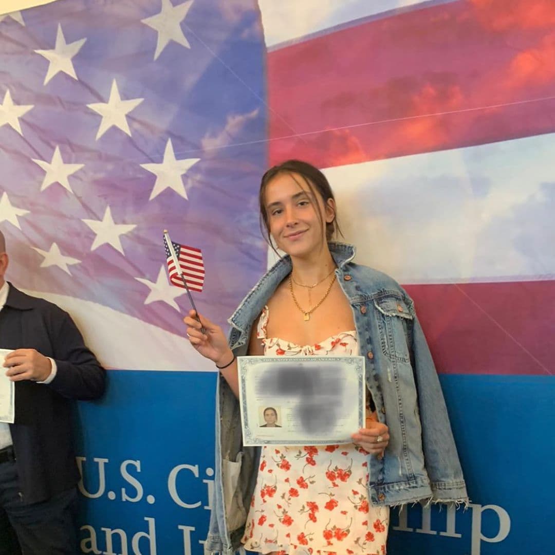 "Hoy se cumple un sueño más de mi Hannah Tacher, oficialmente hoy se convierte en ciudadana de de la Estados Unidos. Un logro más en tu vida hijita hermosa felicidades", señaló el orgulloso padre.