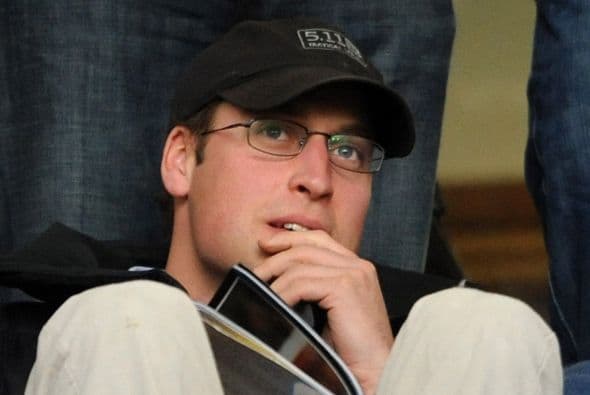 Guillermo sirve actualmente como piloto de helicópteros de búsqueda y rescate de la Fuerza Aérea Real británica.