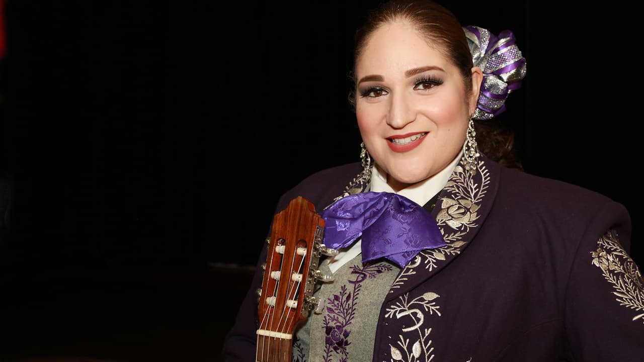 Desde luego, el mariachi es el género que mejor le sale.