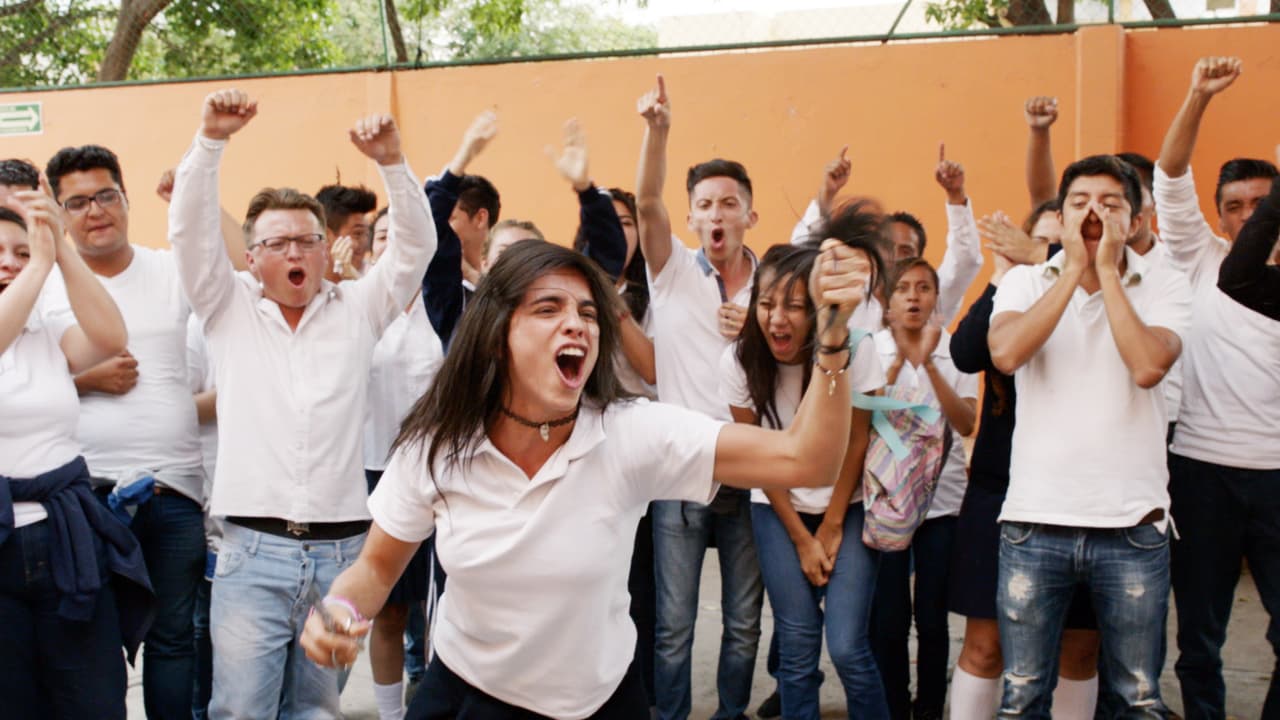 Mientras todo ocurría, Antonio la miraba asombrado.