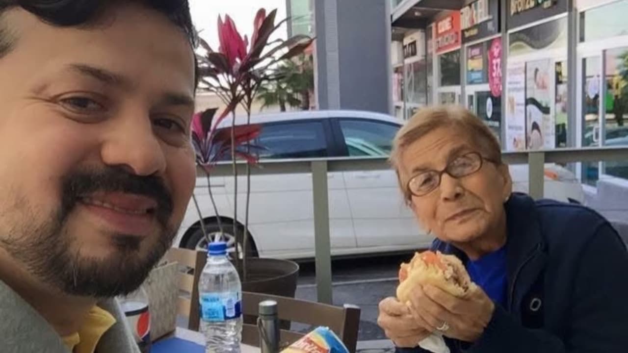 Cruz Martínez, ex de Alicia Villarreal, de luto ante muerte de su madre.