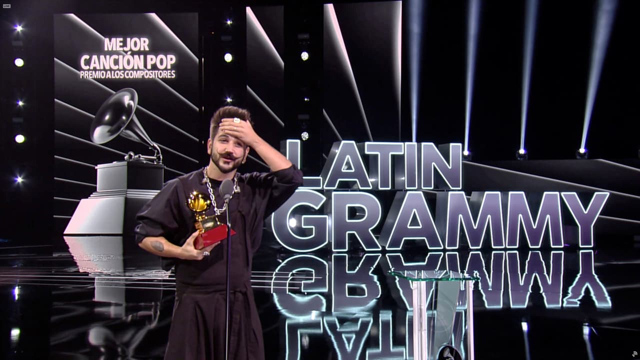 Camilo dedicó este premio a su esposa Eva Luna.