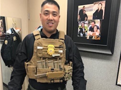 El increíble caso del falso agente de ICE que engañó a todos: participó en un operativo y lo entrevistaron en YouTube