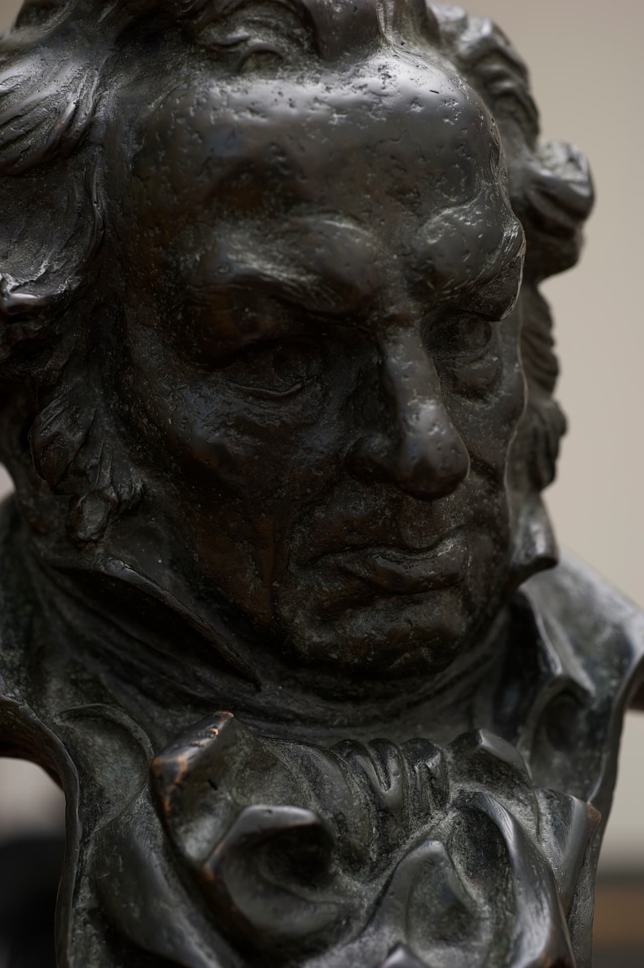 Los premios Goya son entregados anualmente por la Academia de las Artes y las Ciencias Cinematográficas de España, para reconocer lo mejor en cada disciplina de la industria de ese país, desde 1987.