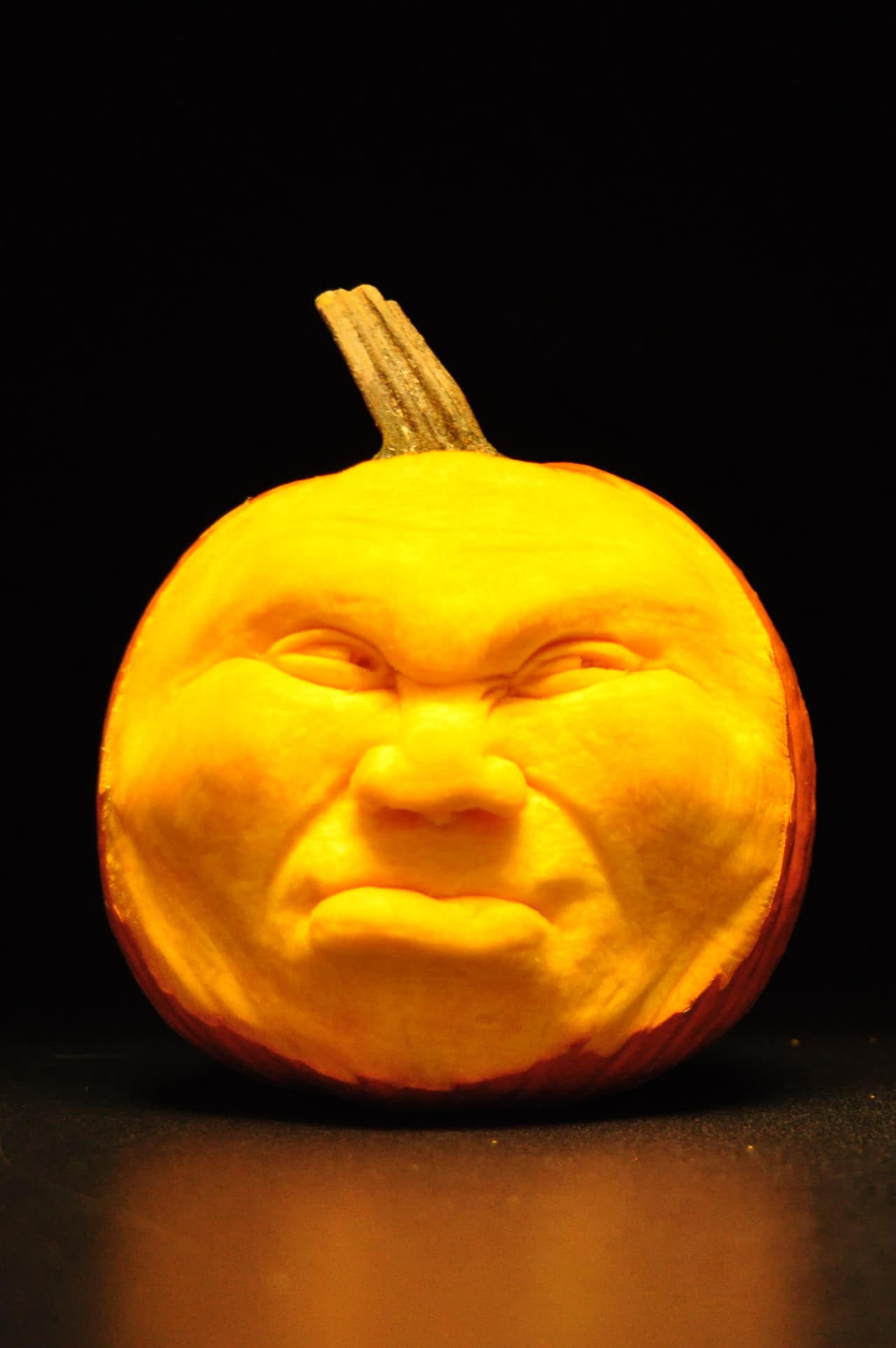 ¡Mira esta! ¿Estará enojada porque le tallaron la cara?