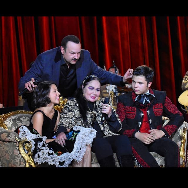 Hijo de dos leyendas de la música, así como del cine mexicano: Flor Silvestre y Antonio Aguilar.