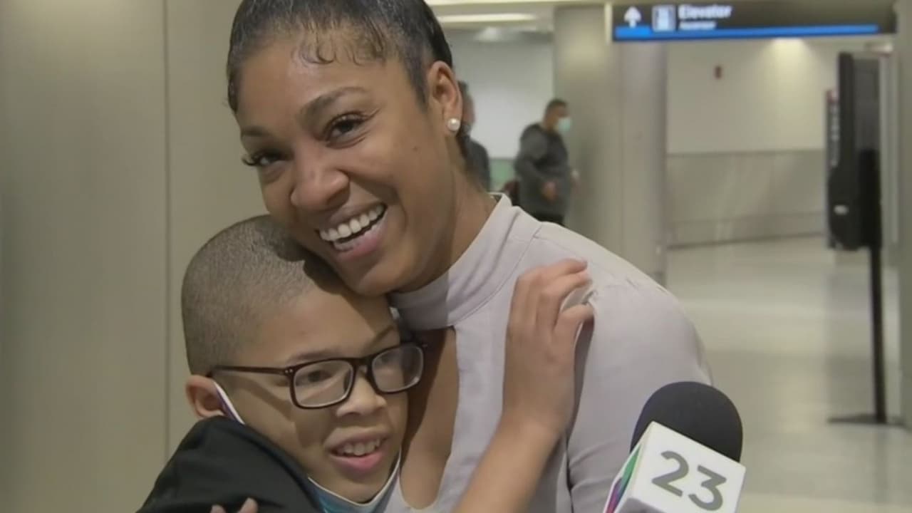 Una madre cubana se reencuentra con su hijo en Miami gracias a una visa humanitaria