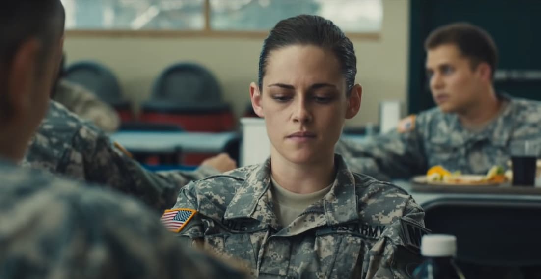 Kristen interpreta a Cole, una guardia de la prisión militar que debe de llevar el peso de su posición mientras lucha contra los estereotipos de su género. El mejor momento de la cinta es cuando salen a relucir los conflictos de Cole en medio de una conversación que la chica tiene con un preso.
<br>