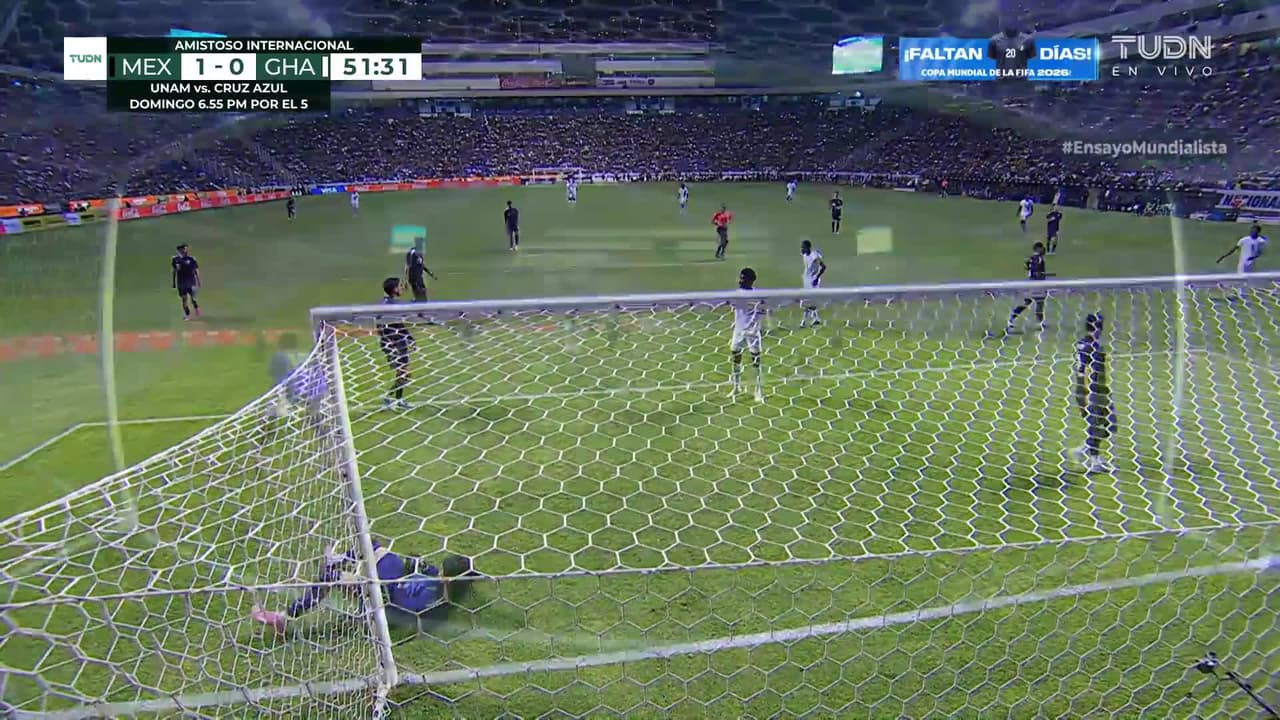 ¡ACEVEDO EN EL FONDO! El arquero de Santos evita dos goles de Ghana en un minuto