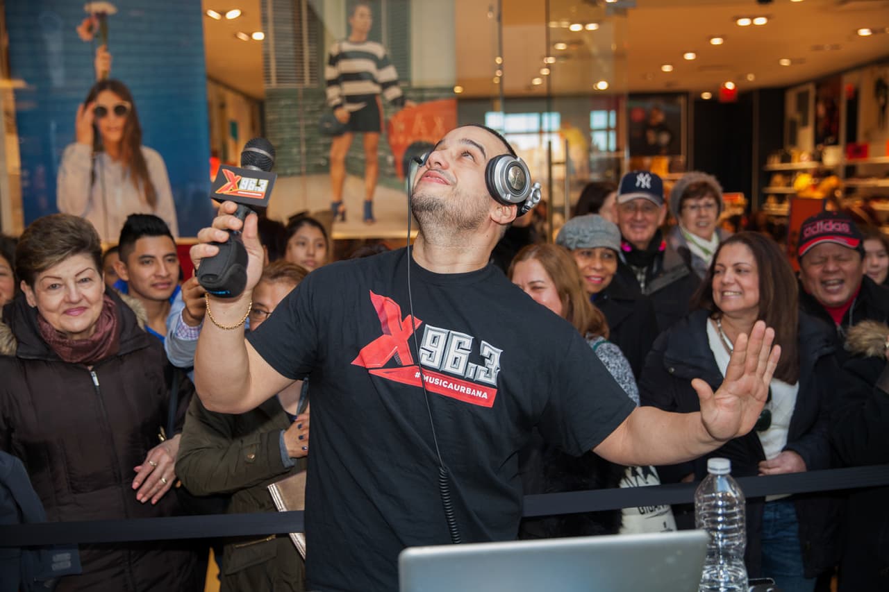 El elenco animó a todos los asistentes.