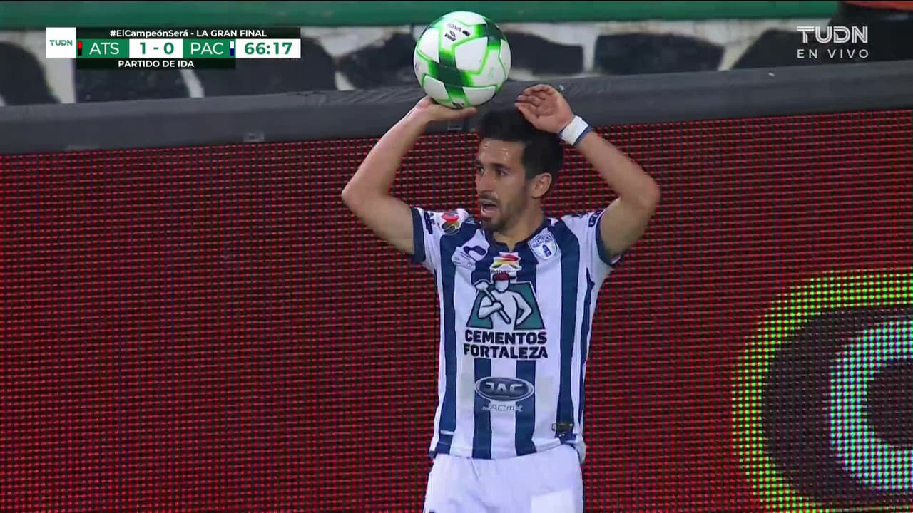 ¡TIRO ATAJADO! disparo por Víctor Guzmán.