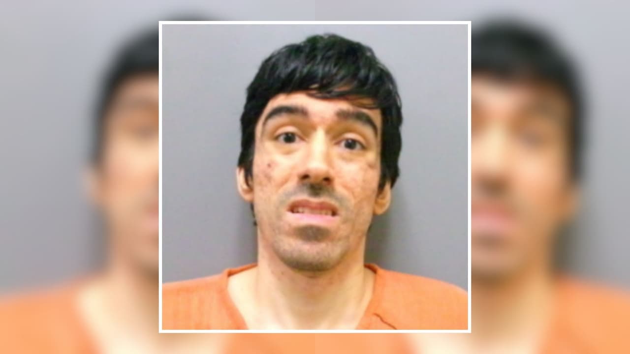 Hombre es acusado de apuñalar mortalmente a su madre y dejar herido de gravedad a su padre en League City