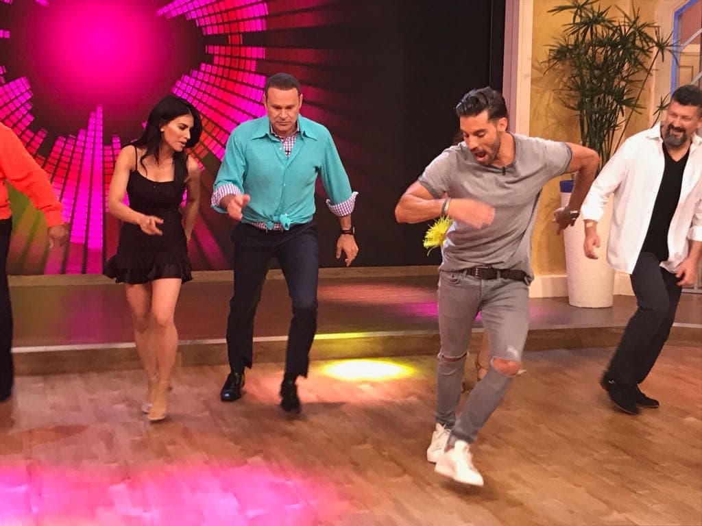 Los movimientos de la samba resultaron demasiado rápidos para Alan Tacher.