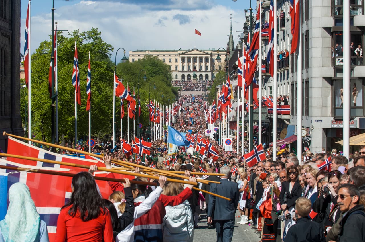 <b>Puesto 7. Oslo.</b> En la capital de Noruega los trabajadores ganan un sueldo medio de 3,246 dólares mensuales. En cuanto a calidad de vida, Oslo cayó al número 20. Las urbes más caras suelen recibir los salarios más altos pero, por supuesto, estos se representan en una media. Este estudio no analiza el salario mínimo sino el promedio de los sueldos.