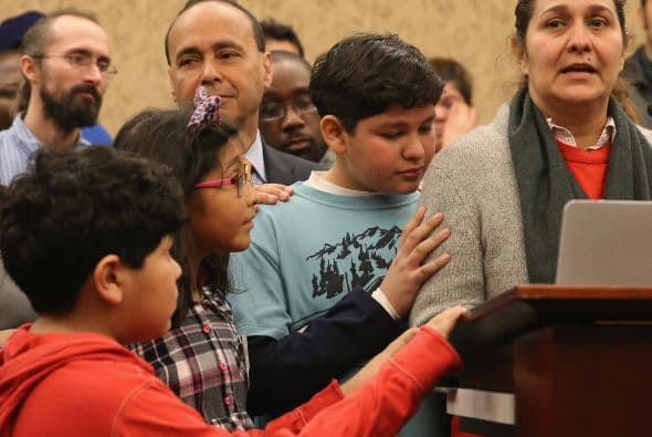 "Es importante que los planes de respuesta a esta problemática no solo contemplen los factores de seguridad y de crecimiento económico sino también de compromiso para fortalecer los sistemas nacionales de protección a la niñez", señala Save the Children.