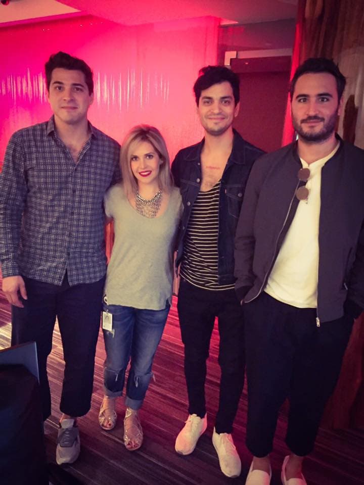 Los muchachones de 
<a href="http://www.univision.com/temas/reik">Reik</a> también le accedieron una fotito.