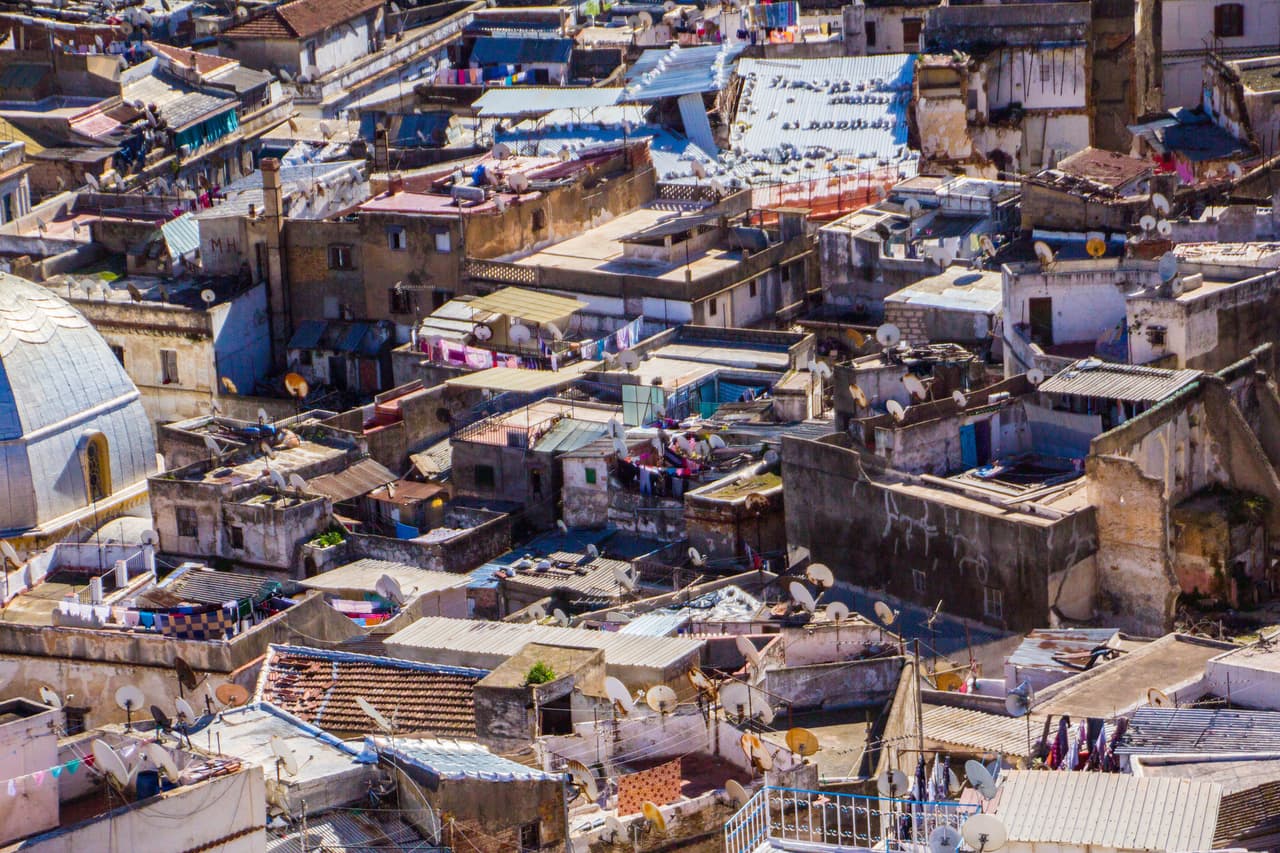 <b>Puesto 132. Argel. </b>La capital de Argelia, en el norte de África, alcanzó los 44.1 puntos en la lista. Sus variables más altas son la estabilidad y la educación, en la que alcanzó los 50 puntos.